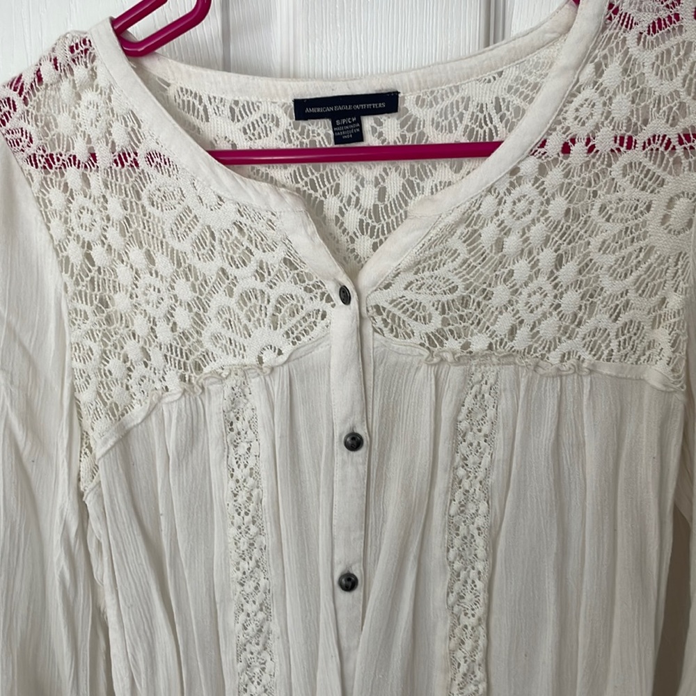 American Eagle boho chic stunning top embellishments are just gorgeous, small